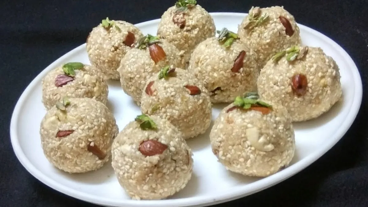तिल-मावा का लड्डू शरीर को रखता है गर्म