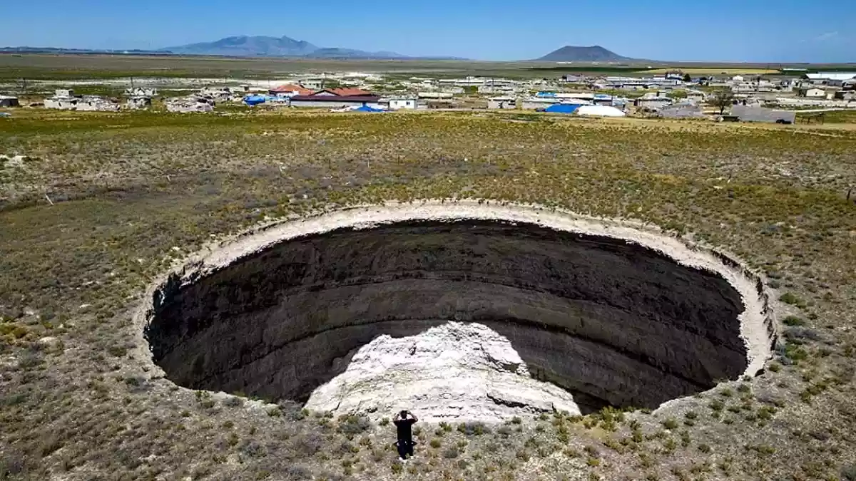 तुर्की से अमेरिका तक धंस रही खेती की जमीन