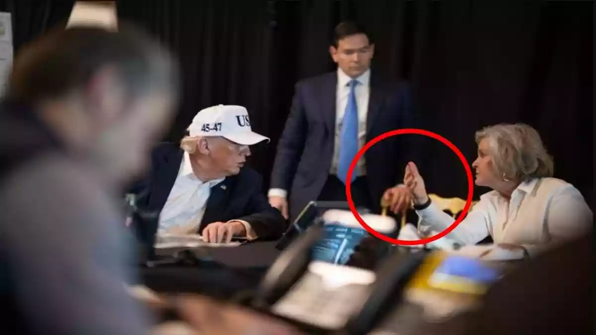 अमेरिका के व्हाइट हाउस के सिचुएशन रूम में White House की चीफ ऑफ स्टाफ की रिस्ट पर एक ट्रैकर दिखा. फोटो वायरल हुआ और कहा जाने लगा कि ये जासूसी का डिवाइस है. आइए जानते हैं क्या है इसकी सच्चाई. ईरान