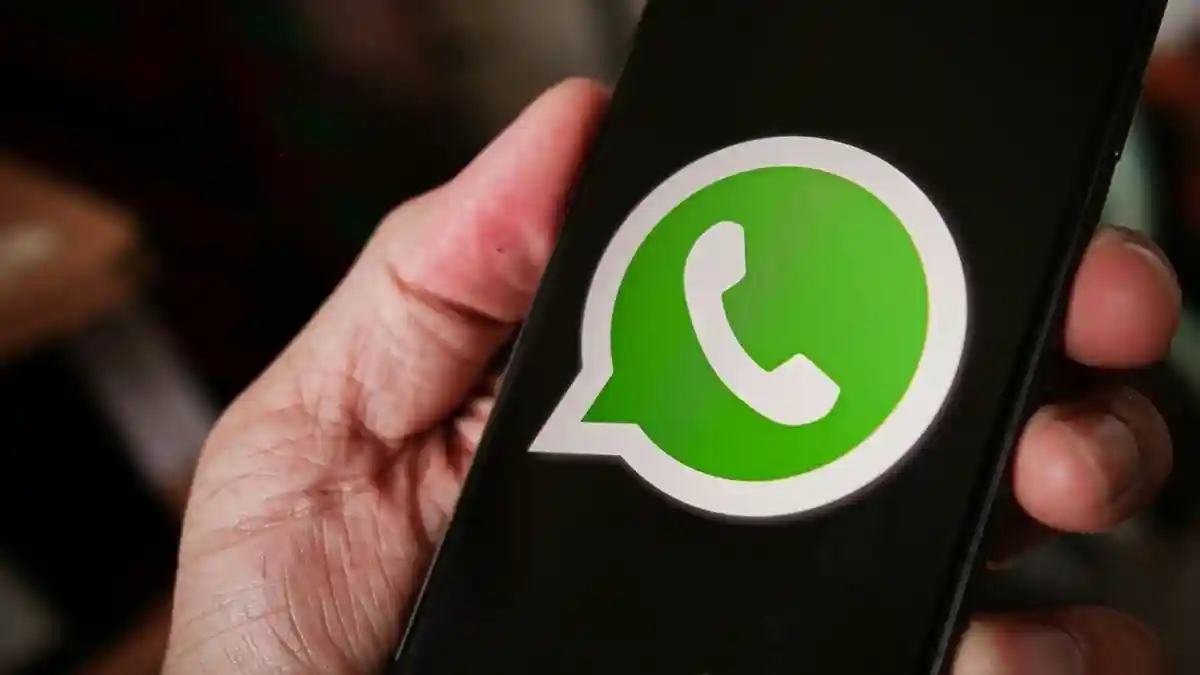 WhatsApp ने यूजर्स की सहूलियत के लिए एक न्यू ऐप लॉन्च कर दिया है, जिसका इंतजार लंबे समय से हो रहा था. वॉट्सऐप का नया ऐप कार प्ले के लिए जारी किया है, जो कार ड्राइविंग के दौरान इसका फायदा उठा